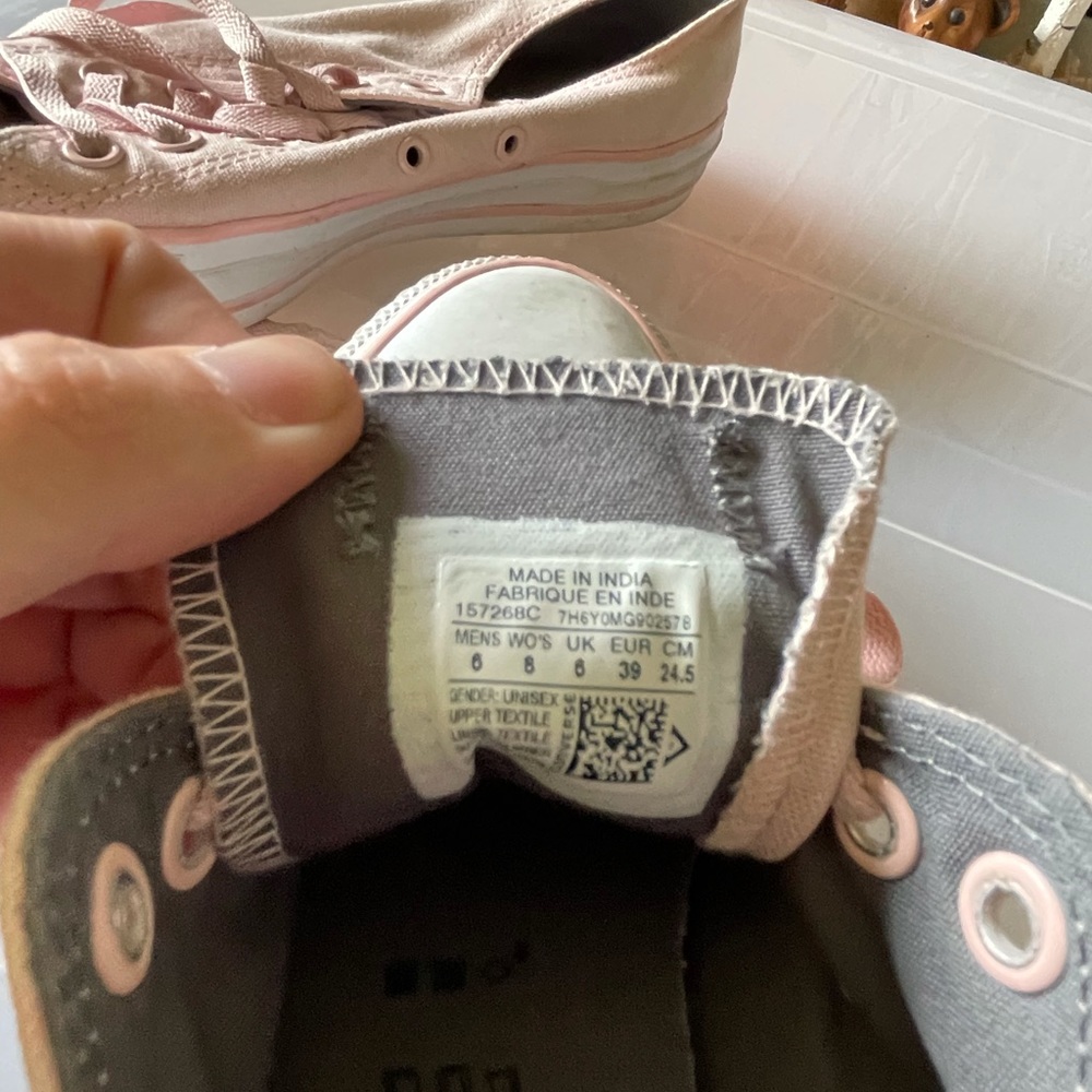 Converse - Picture 2 of 2